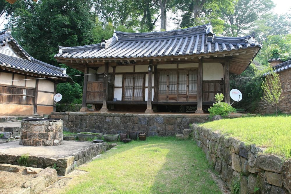 Yi Jin-rae's Historic House