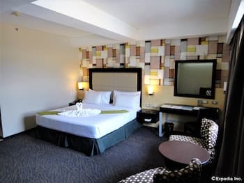 Mallberry Suites Business Hotel