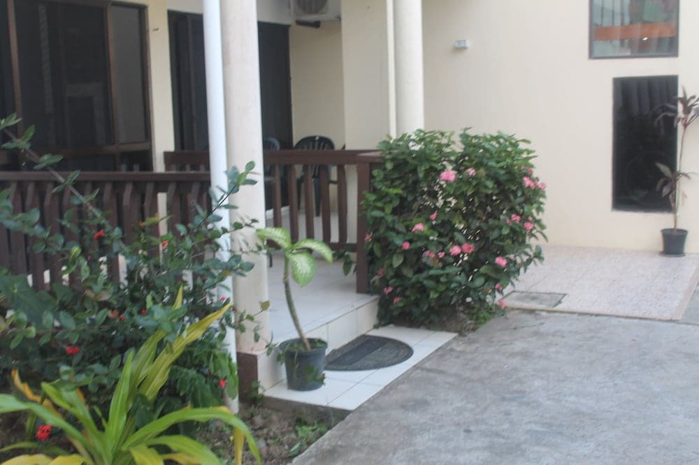 Shalini Garden Hotel & Apartments