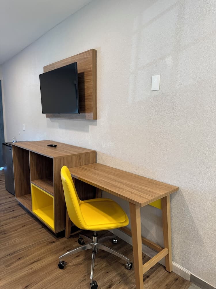 Days Inn by Wyndham Bakersfield