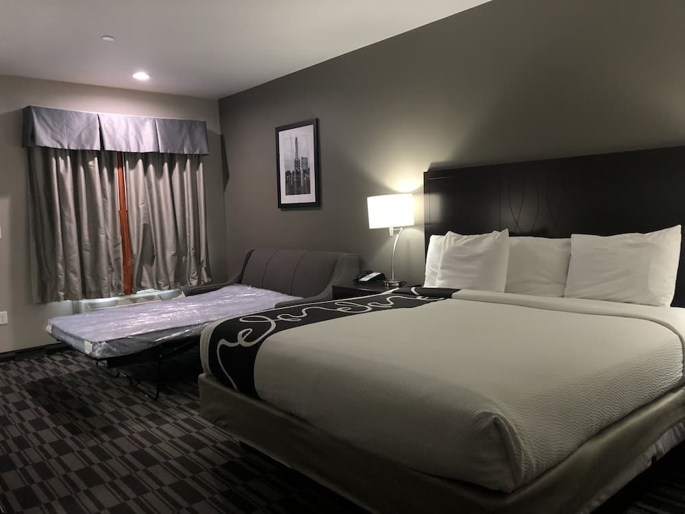 Catoosa Inn & Suites