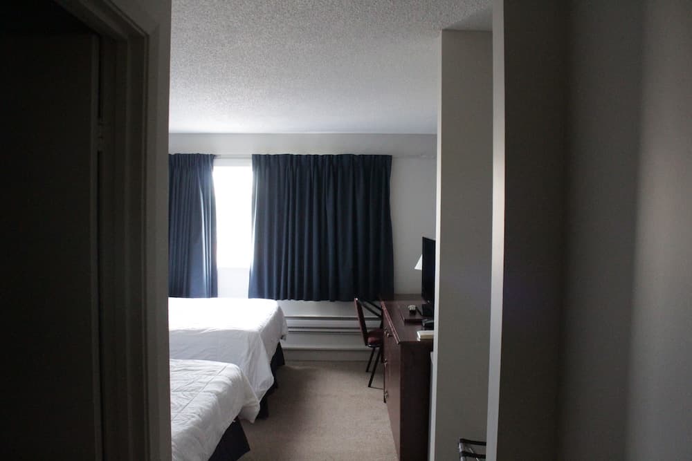 Morinville Plaza & Suites