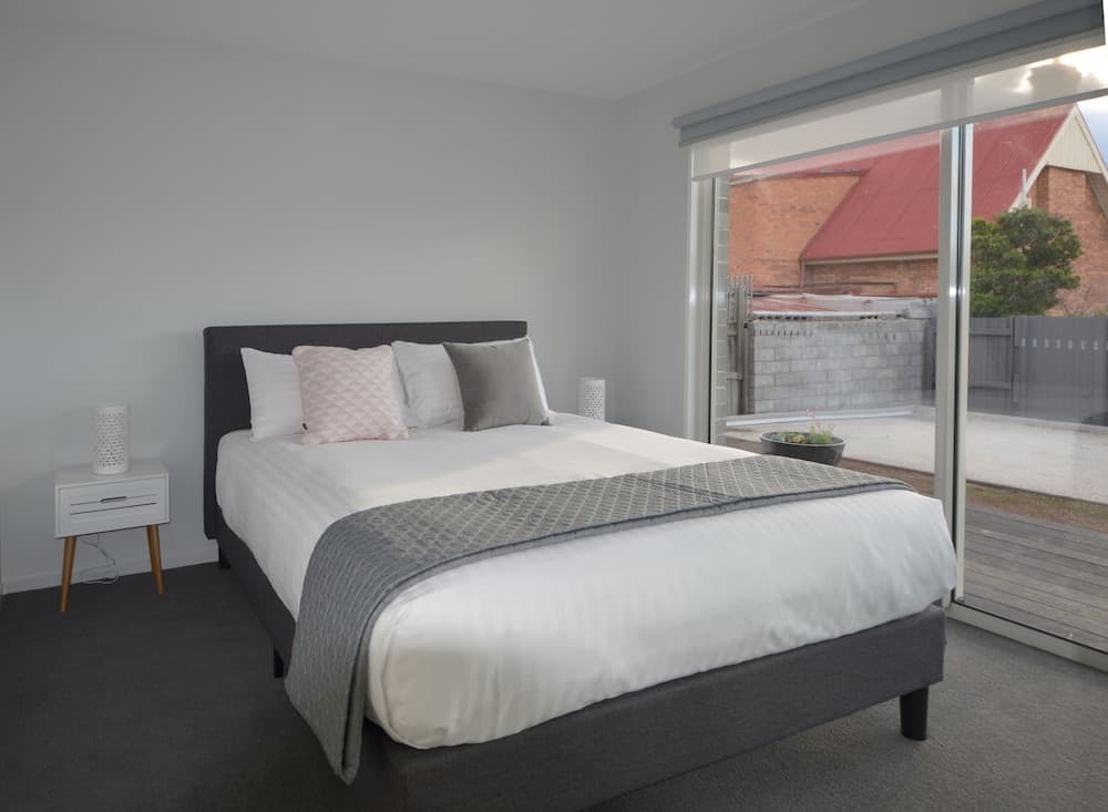 Kangaroo Bay Apartments