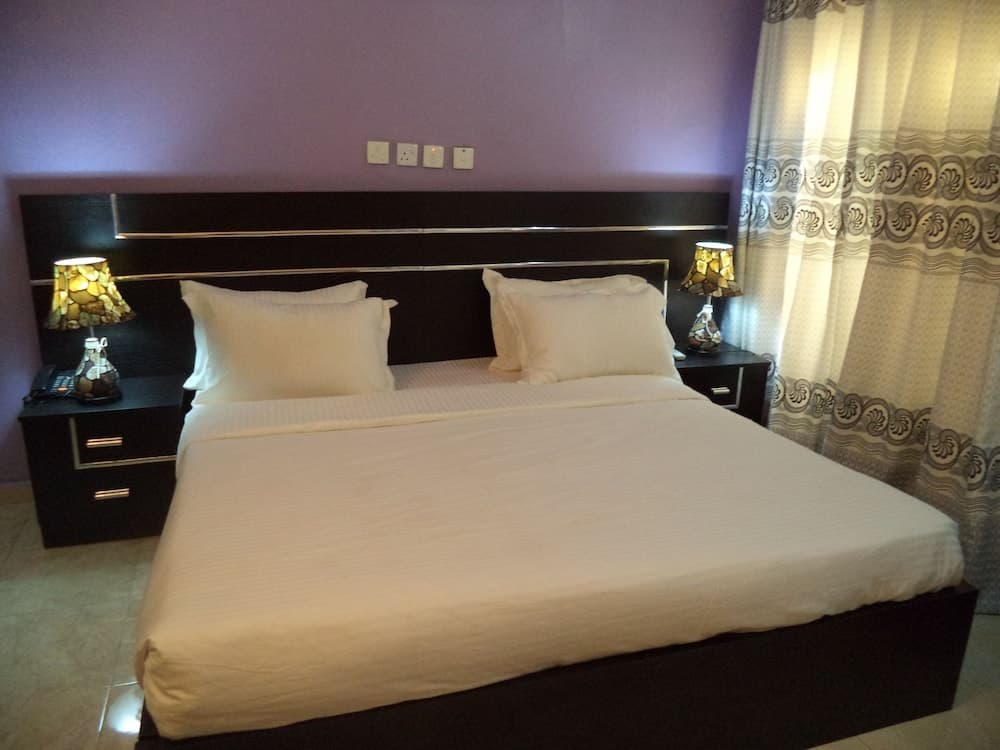 Pine Crest Exclusive Hotel & suite