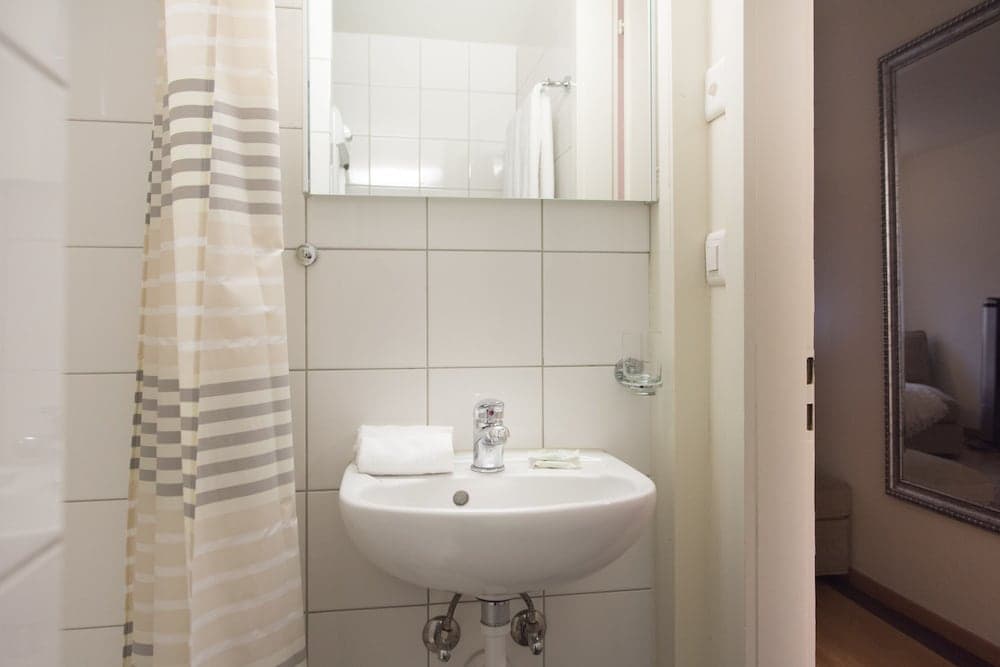 Stylish Apartment in the Heart of Zug by Airhome