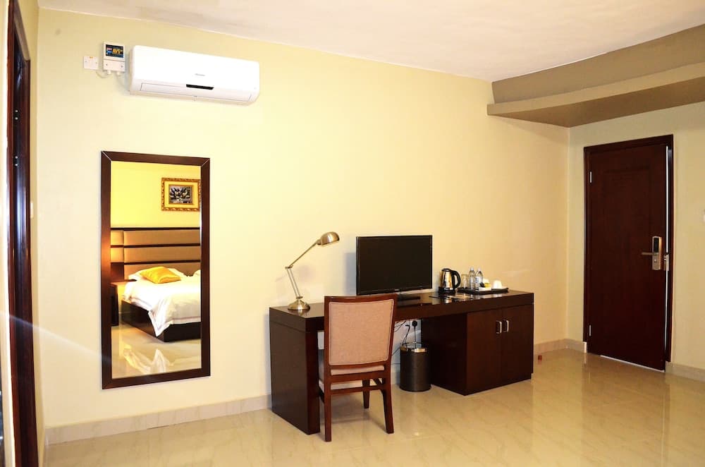 Hillside Plaza Hotel