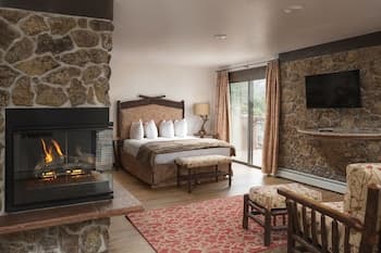 The Landing at Estes Park - Riverside Retreat