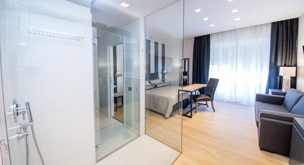 Suite 136 Luxury Rooms