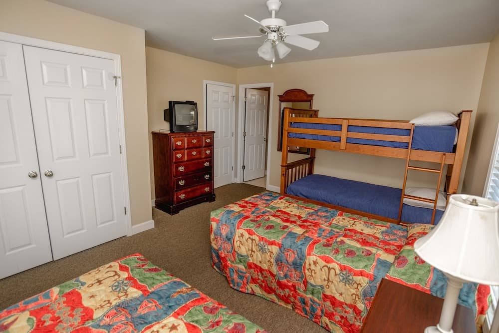 Bermuda Breeze D Holiday Home 8 bedroom By Affordable Large Properties