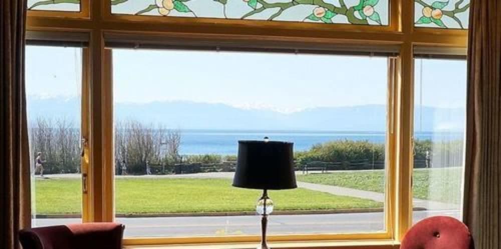 Dashwood Manor Seaside Bed & Breakfast