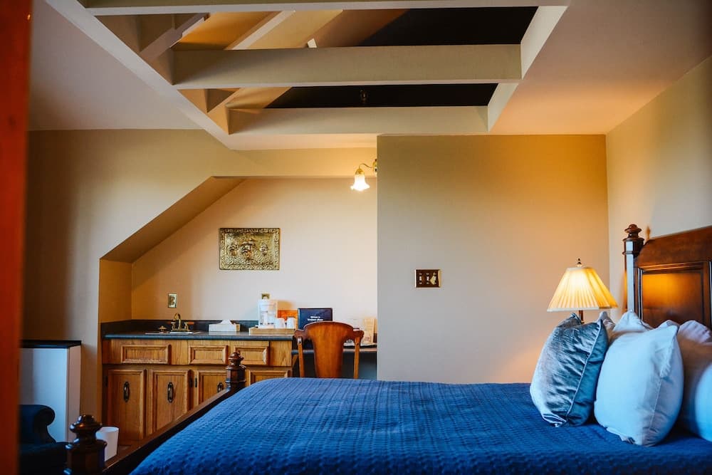 Dashwood Manor Seaside Bed & Breakfast