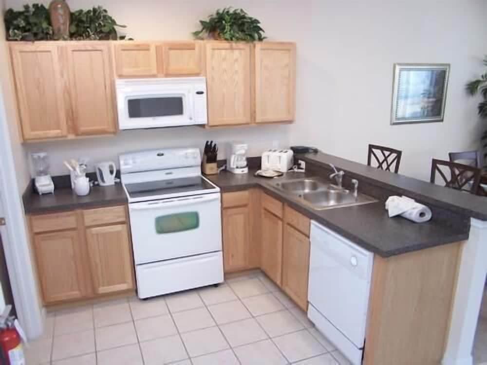 559 Sandy Ridge House 4 Bedroom by Florida Star