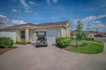 Amberly Court Home 3 Bedroom by The VIR Group