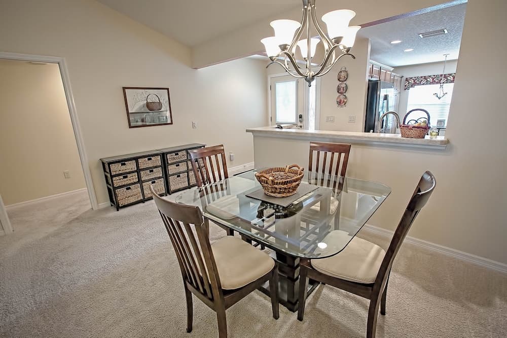 Enisgrove Way Home 3 Bedroom by The VIR Group