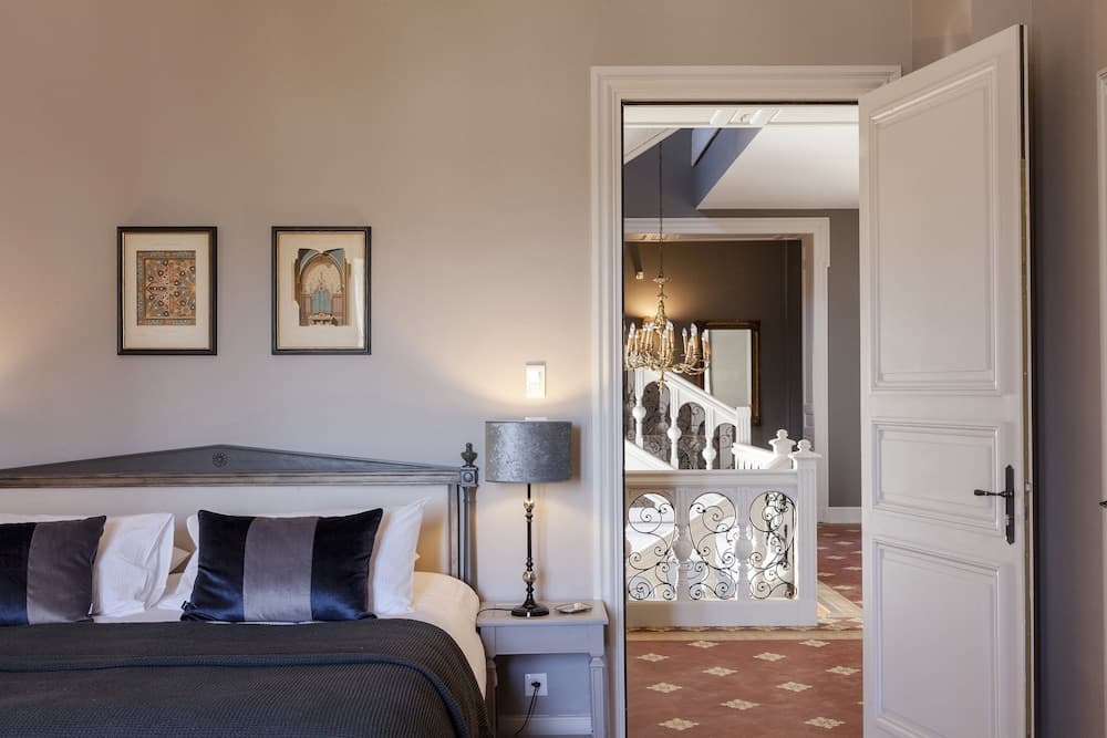 Château Saint Pierre de Serjac