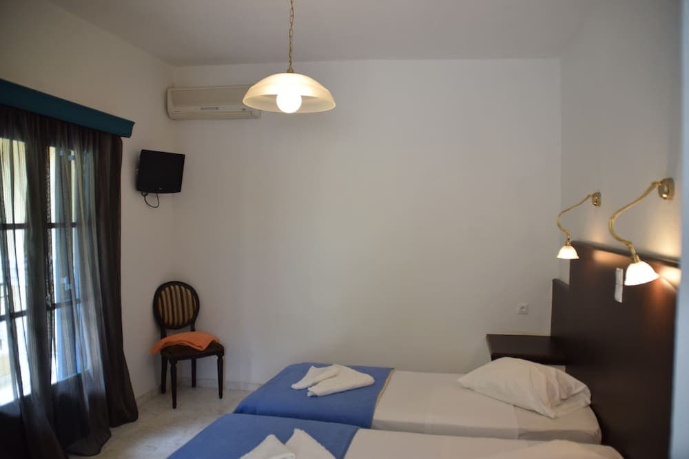 Karavostasi Beach Hotel