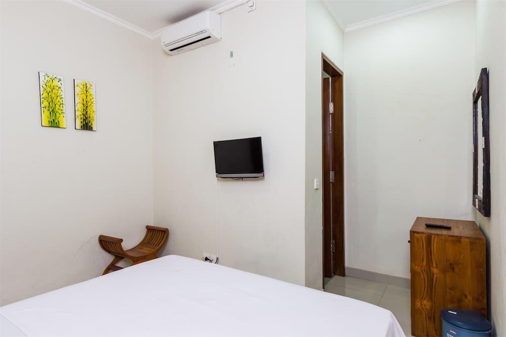 RedDoorz @ Poppies Lane Two