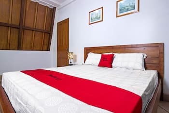 RedDoorz Plus near Parahyangan University