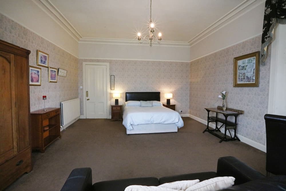 Royal Gardens Apartments