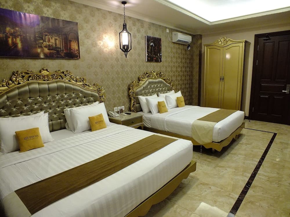 Apple Green Hotel