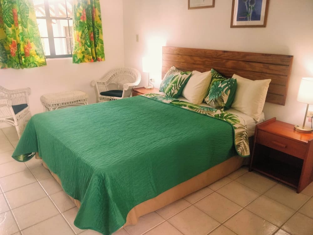 Bananaquit Apartments