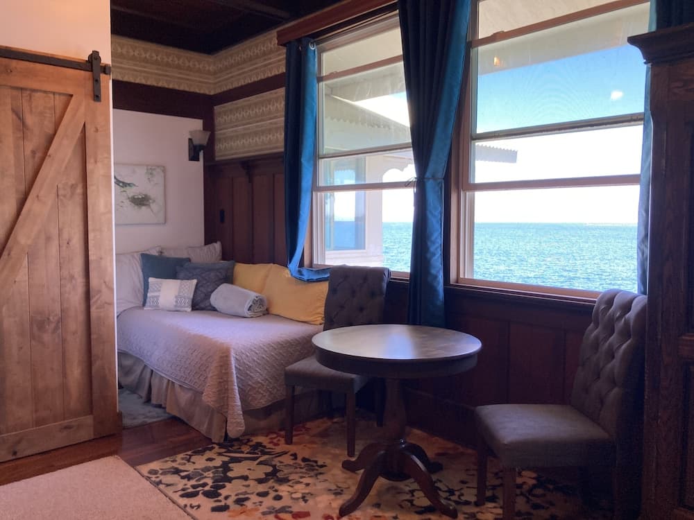 Hilo Bay Oceanfront B&B