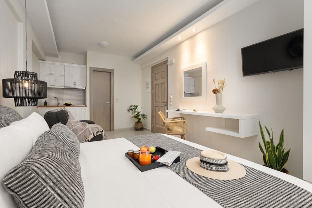 Ormos Holiday Studios