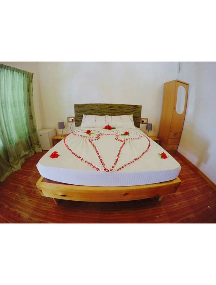 Thoddoo Beach View by Vista