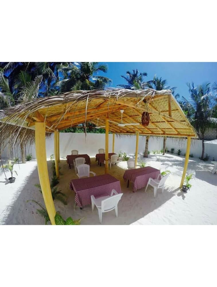 Thoddoo Beach View by Vista