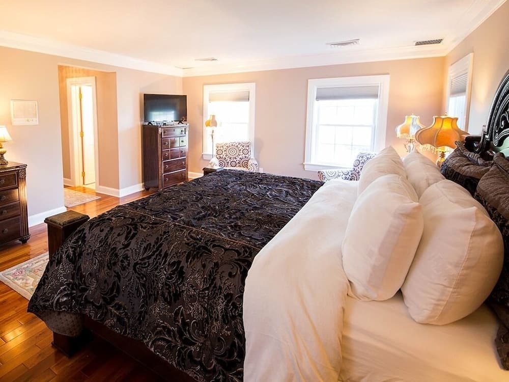 Kingsbay Mansion & Vacation Houses