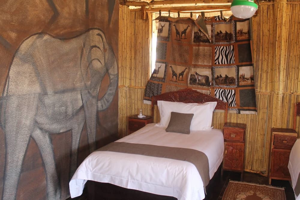 Dzibanana Lodge & Camping