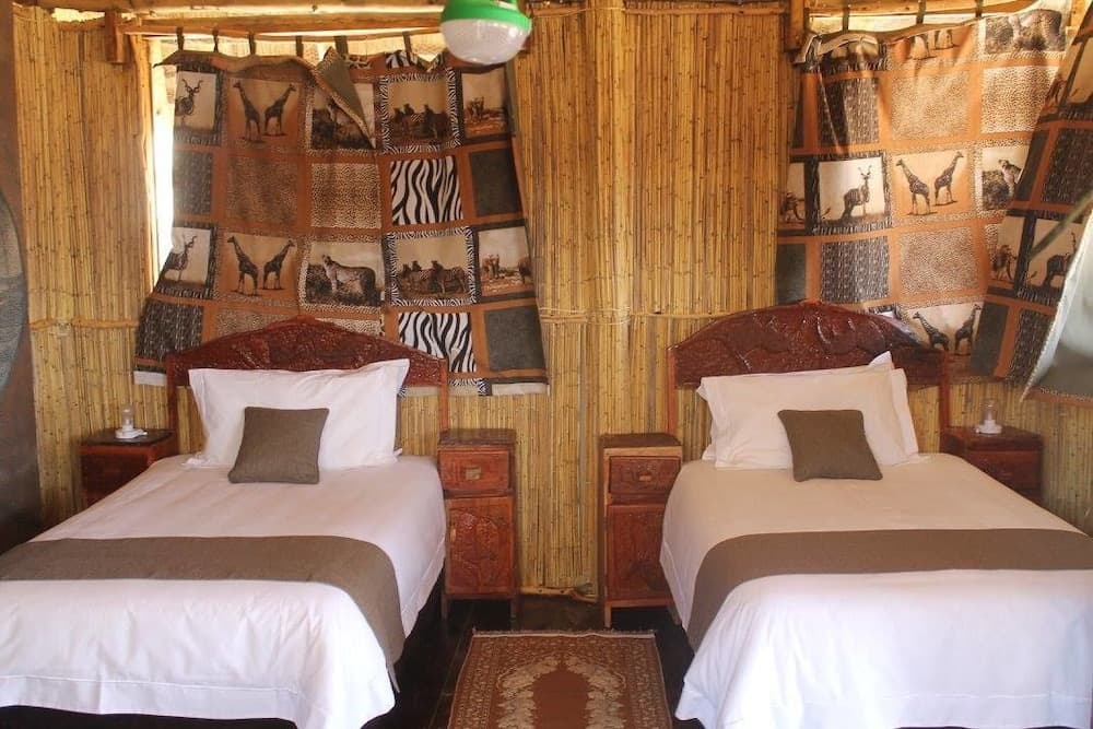 Dzibanana Lodge & Camping