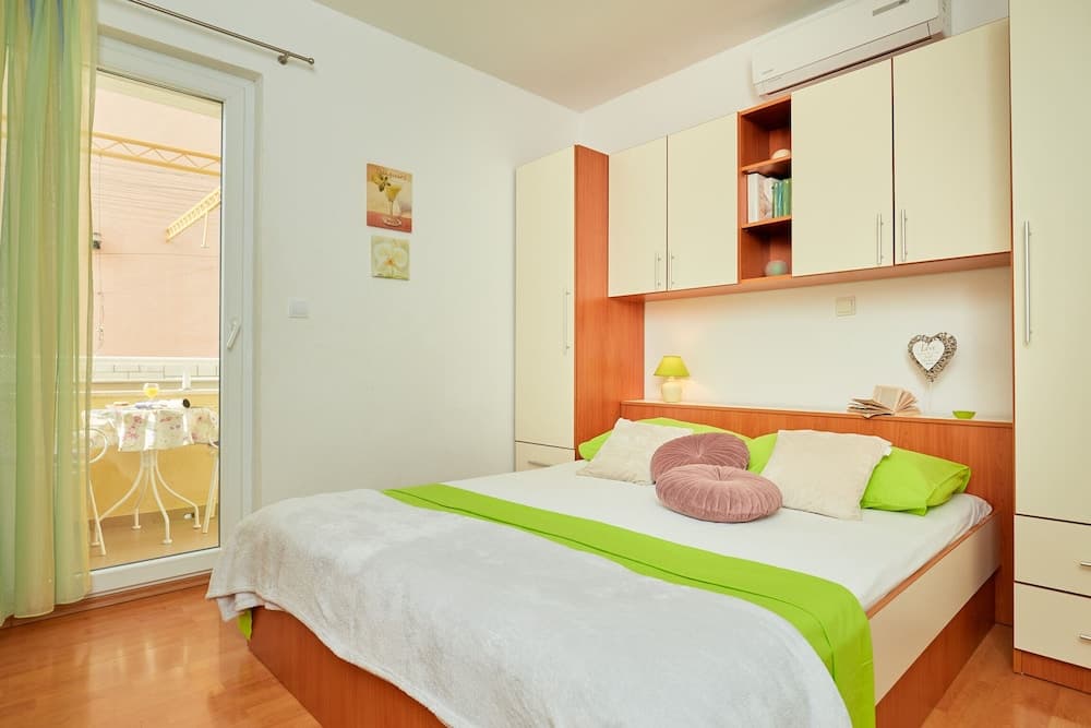 Apartments Zelic Tucepi