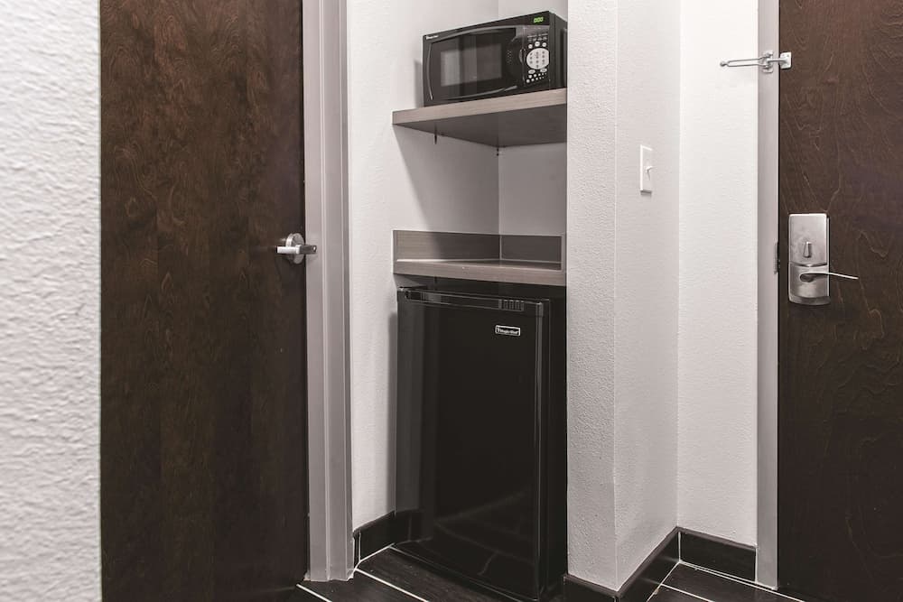 La Quinta by Wyndham San Antonio by Frost Bank Center