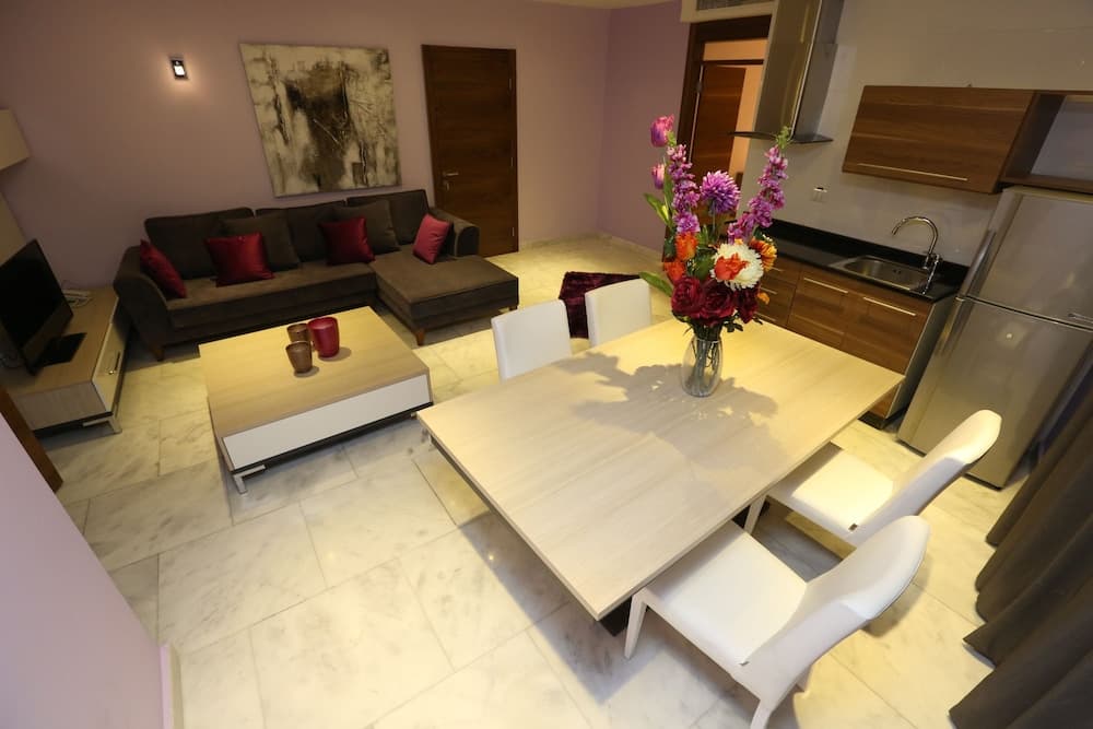 Delora Hotel and Suites