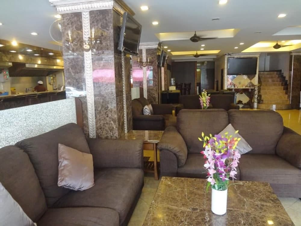 Maleez Lodge Hotel and Restaurant