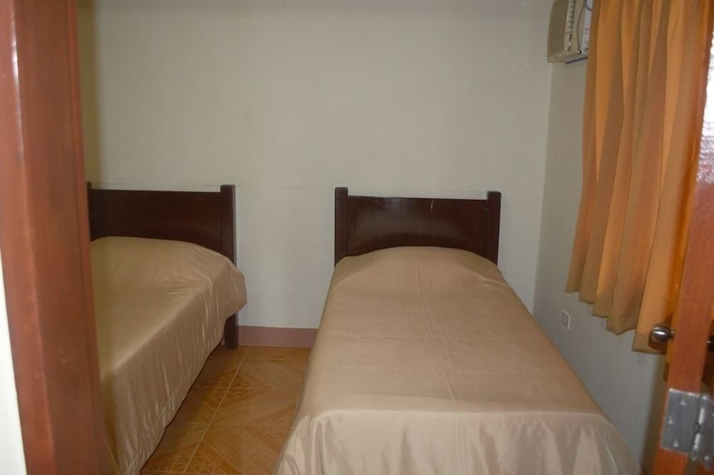 Manora Apartments and Guest House