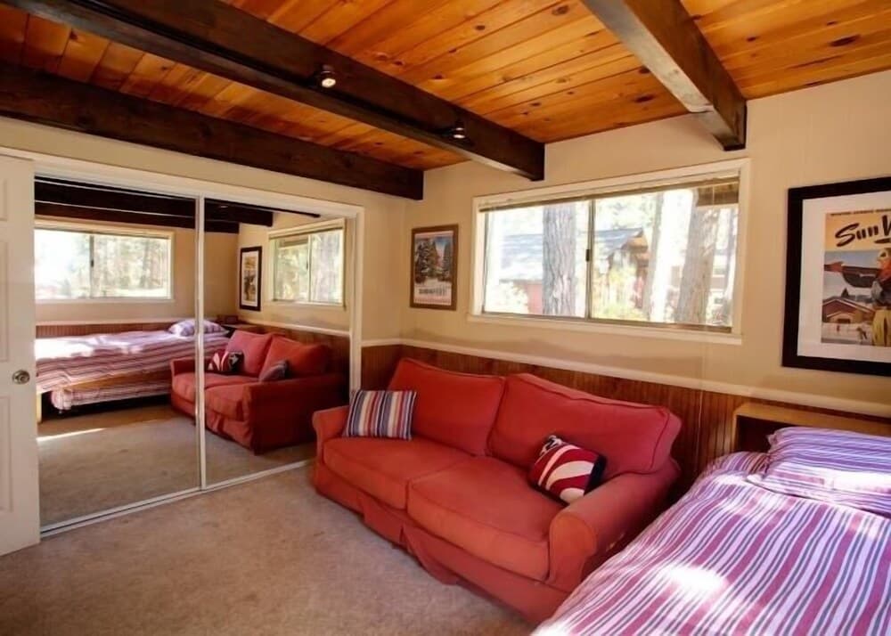 Welch Pet Friendly  4 Bedroom Home by RedAwning