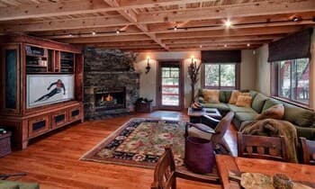 Weil Luxury Vacation  4 Bedroom Cabin by RedAwning