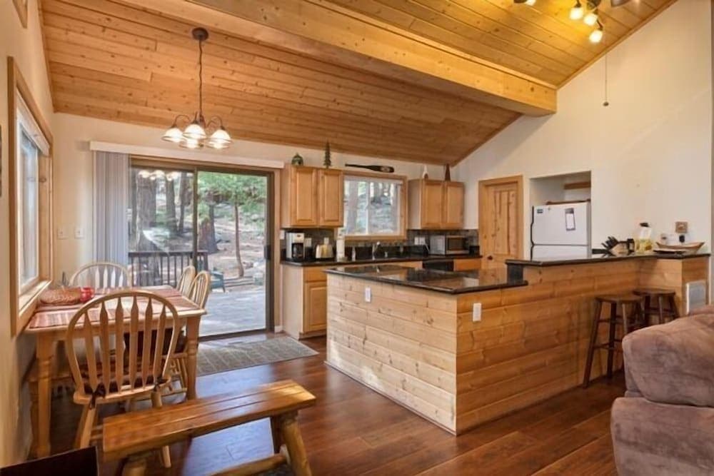 Knotty Pine Vacation 3 Bedroom Cabin by RedAwning