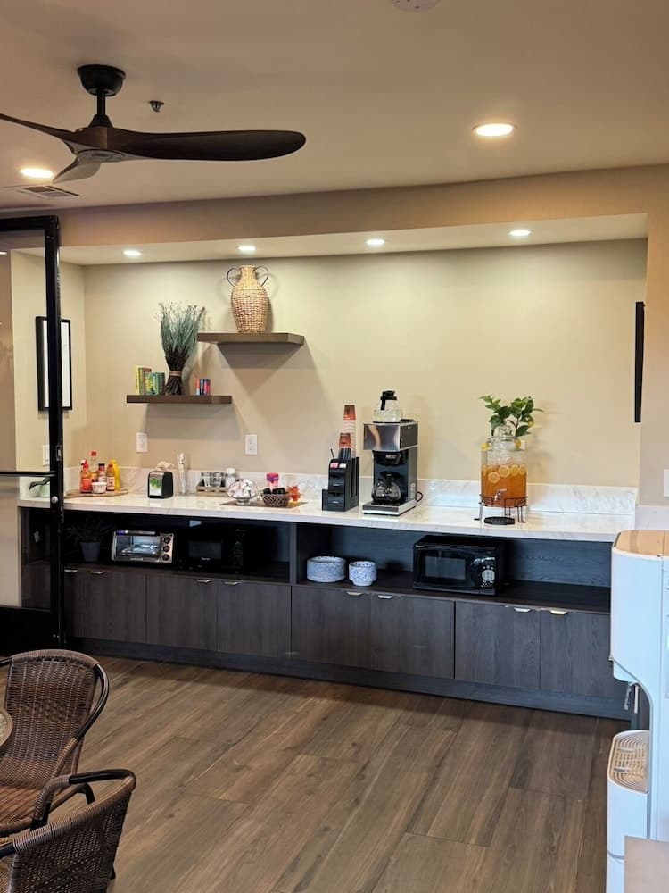 GreenTree Inn & Suites Alhambra