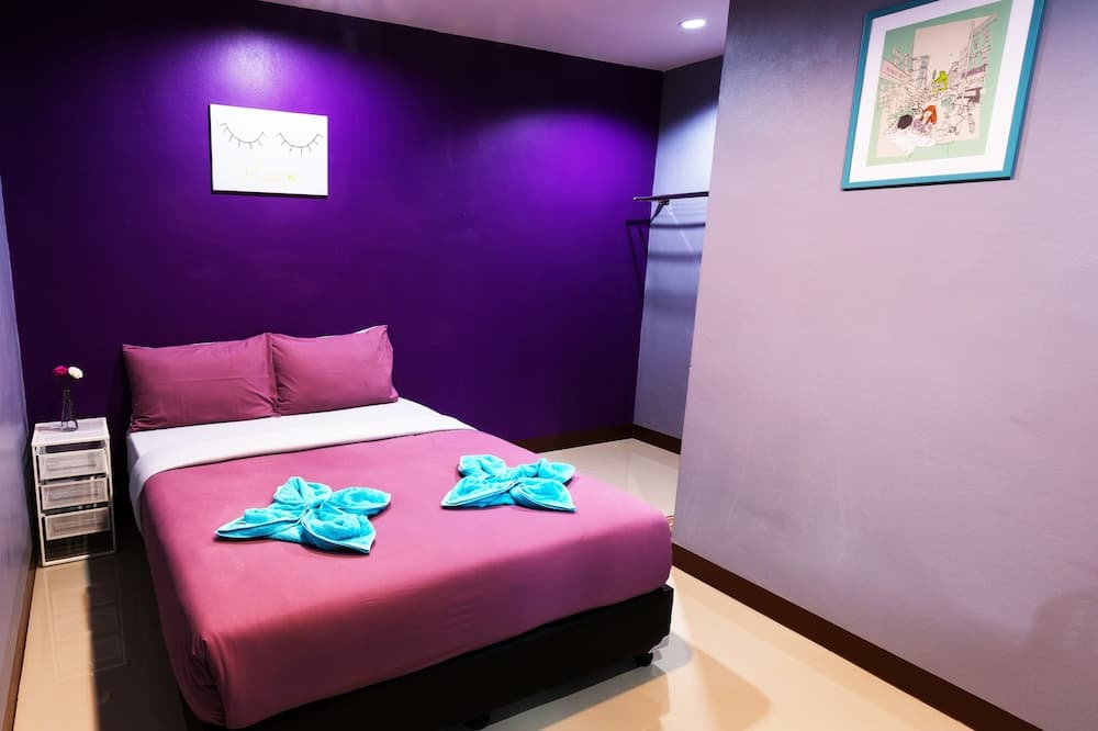 Wanderlust Bangkok Hostel