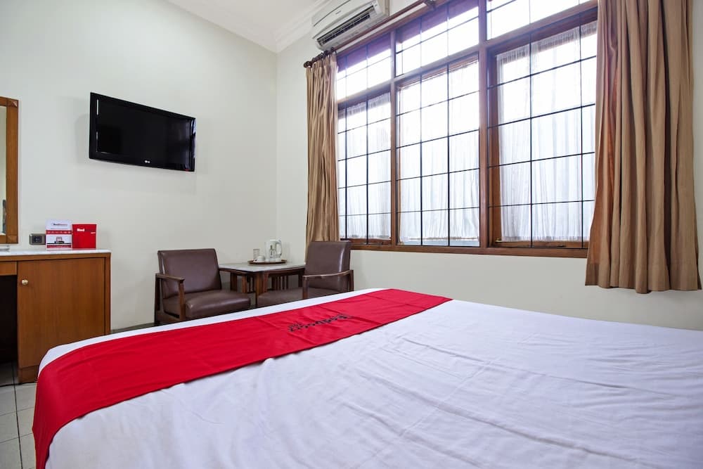 Residences by RedDoorz near Rumah Mode