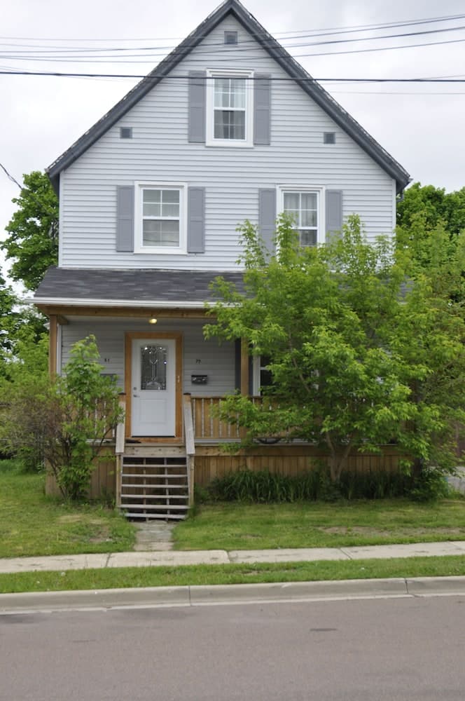 Moncton Suites - 81 Maple Street