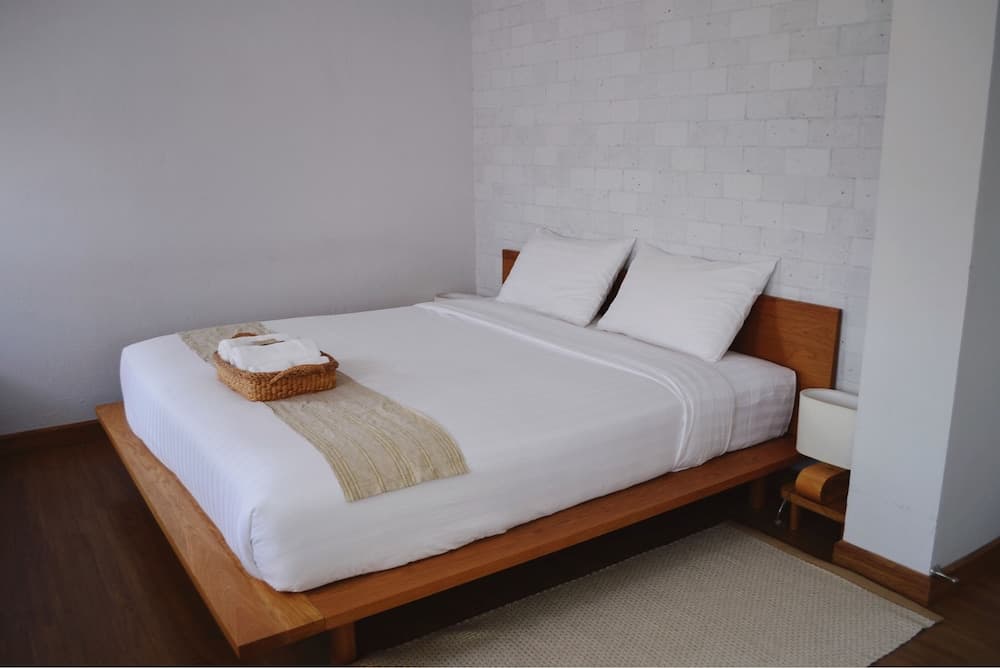 Eat Sleep Cafe & Bed