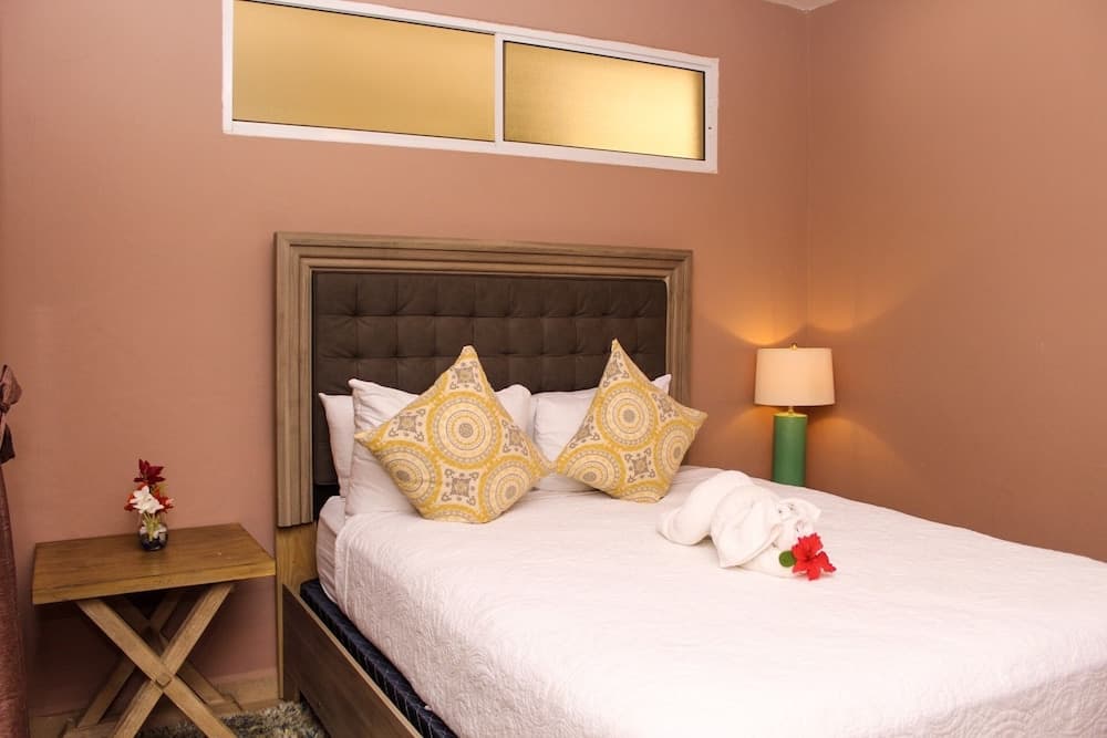 Rock Point Villas Vacations Rentals Sandy Bay, Roatan, Honduras.c.a