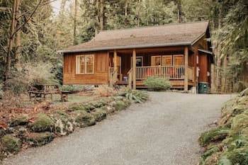 95gs - Hot Tub - Wifi - Pets Ok - Sleeps 4 2 Bedroom Home by RedAwning