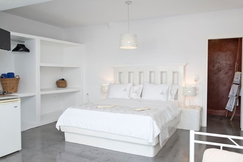 Anixi Lounge Suites - Adults Only