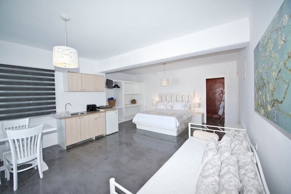 Anixi Lounge Suites - Adults Only