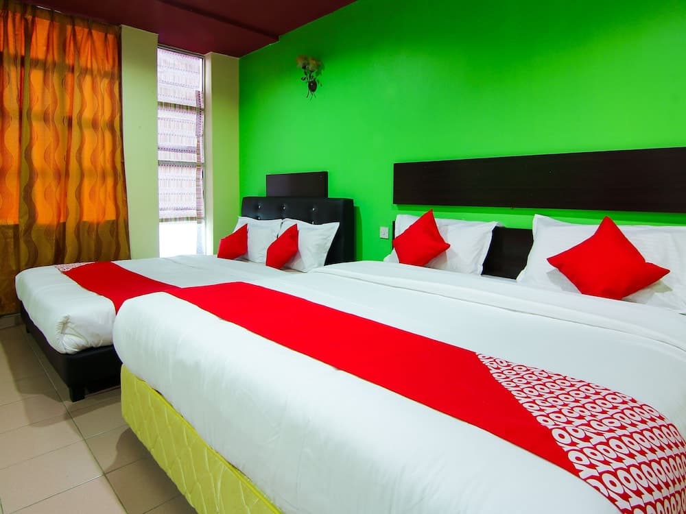 OYO 43962 Ezzy In Hotel